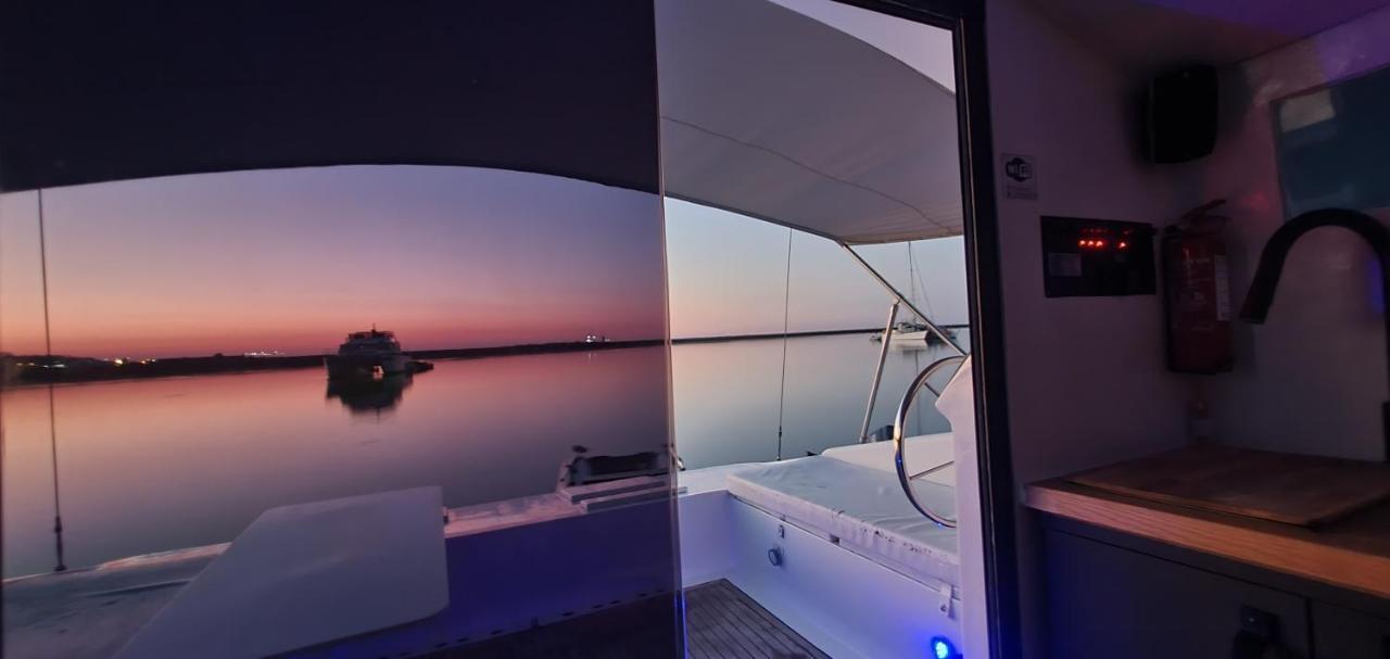 Hotel Barco Casa Catamara Sleepandboat Dystrykt Dystrykt Faro Zewnętrze zdjęcie