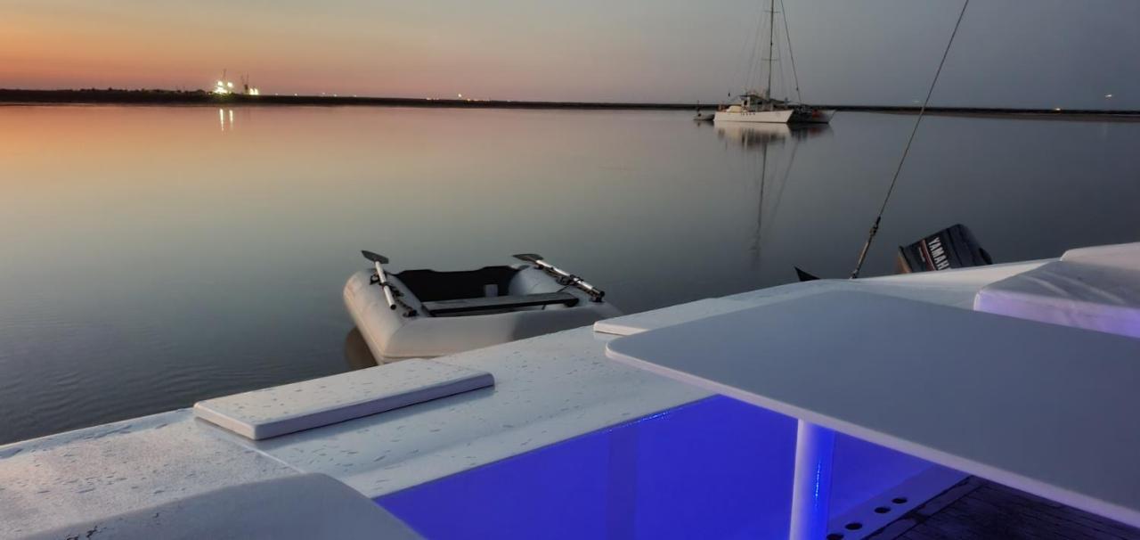 Hotel Barco Casa Catamara Sleepandboat Dystrykt Dystrykt Faro Zewnętrze zdjęcie